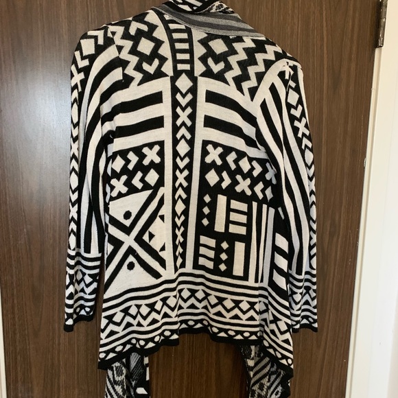 Black and White Tribal Print Cardigan - Picture 2 of 4
